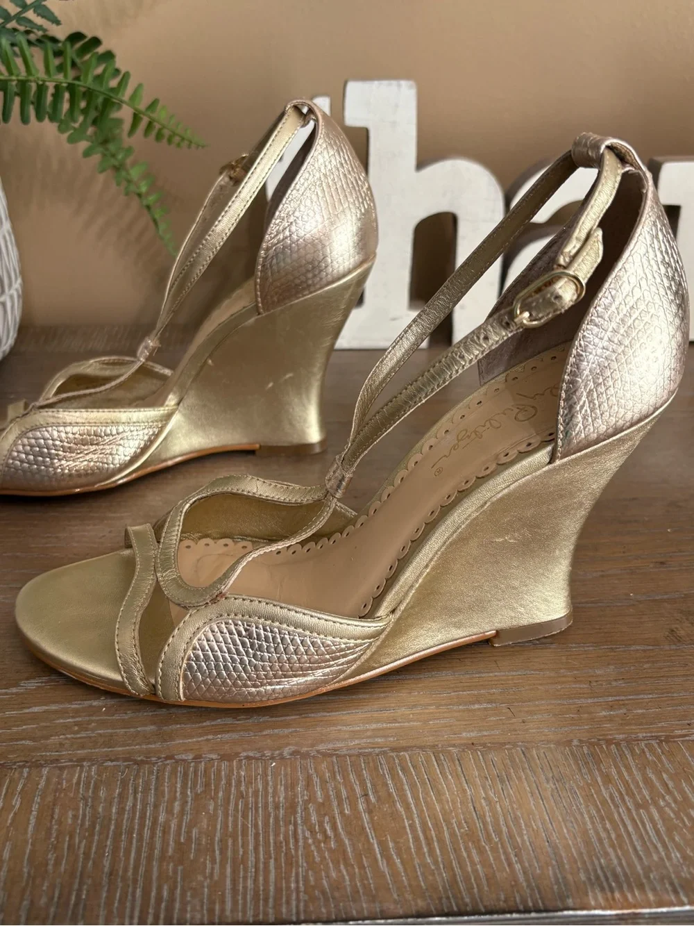 Lilly Pulitzer Janie Wedge Gold Metallic Sandals Shoes Size 6.5